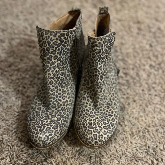 Lucky Brand Basel Bootie - Picture 2 of 2